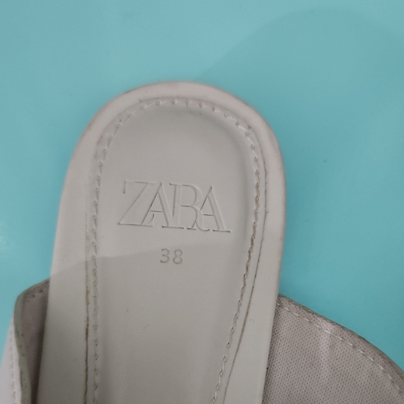 Zara Off White and Gold Mules with Textured Leather and Gold Hardware - Picture 2 of 6